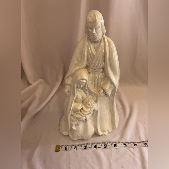 Serene Cream Porcelain Nativity Figurine - Picture 5 of 7